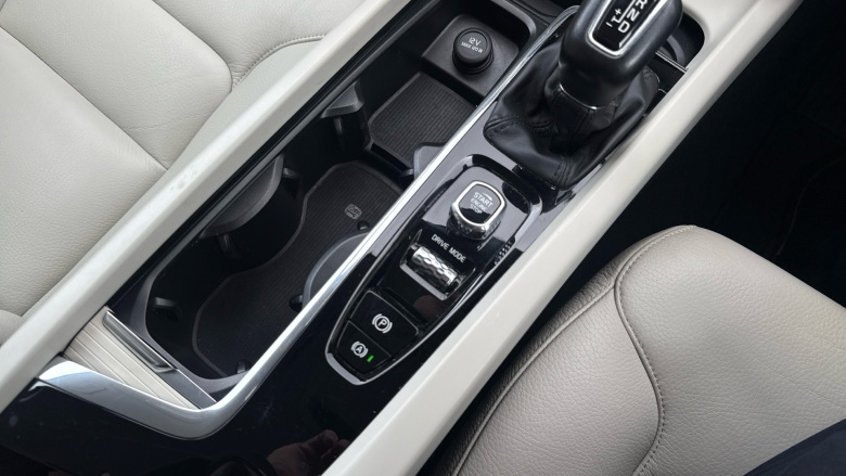 Volvo Xc60 2.0 D4 Momentum 5dr AWD Geartronic Diesel Estate